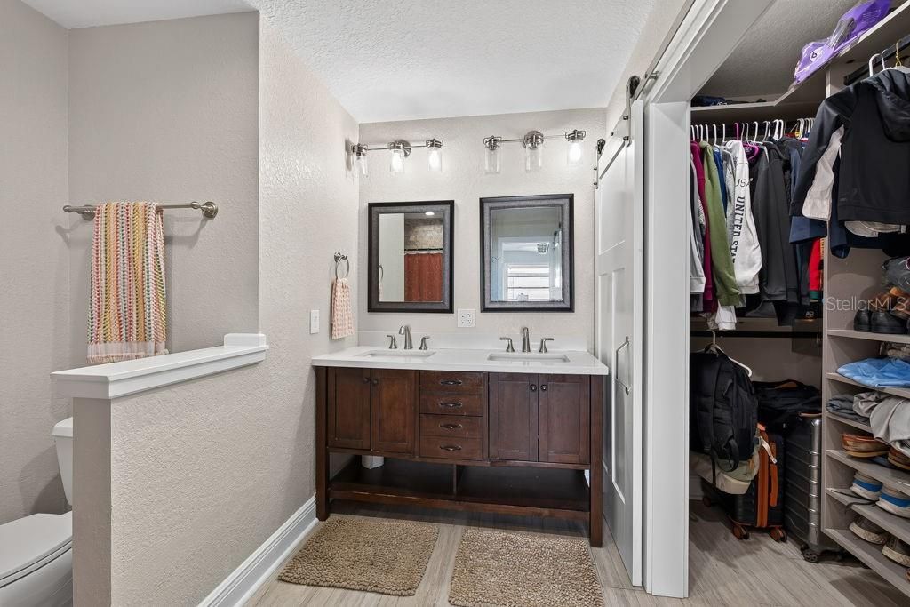Image 27 of property listing at 4710 W TRILBY AVENUE, Tampa, FL 33616