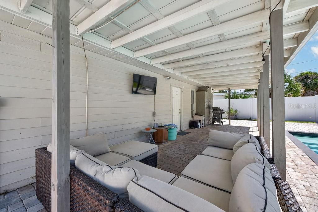 Image 43 of property listing at 4710 W TRILBY AVENUE, Tampa, FL 33616