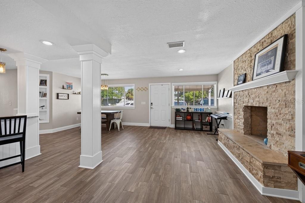 Image 6 of property listing at 4710 W TRILBY AVENUE, Tampa, FL 33616