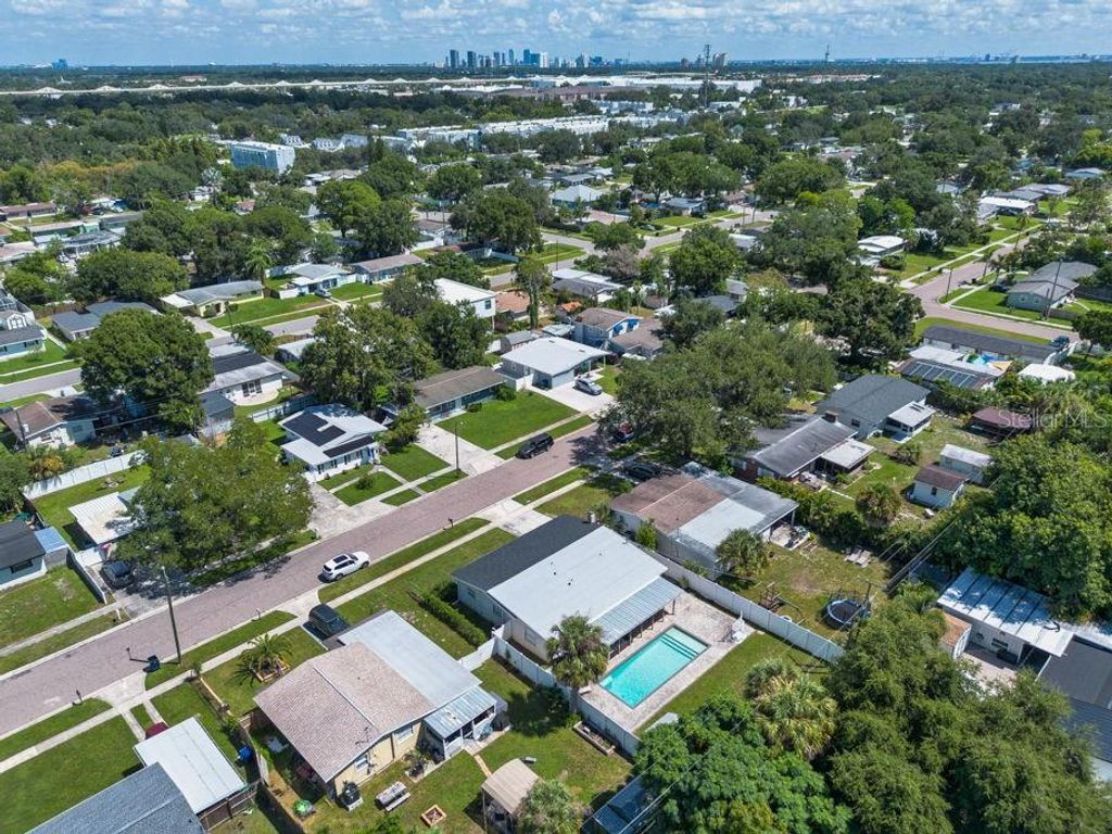 Image 60 of property listing at 4710 W TRILBY AVENUE, Tampa, FL 33616