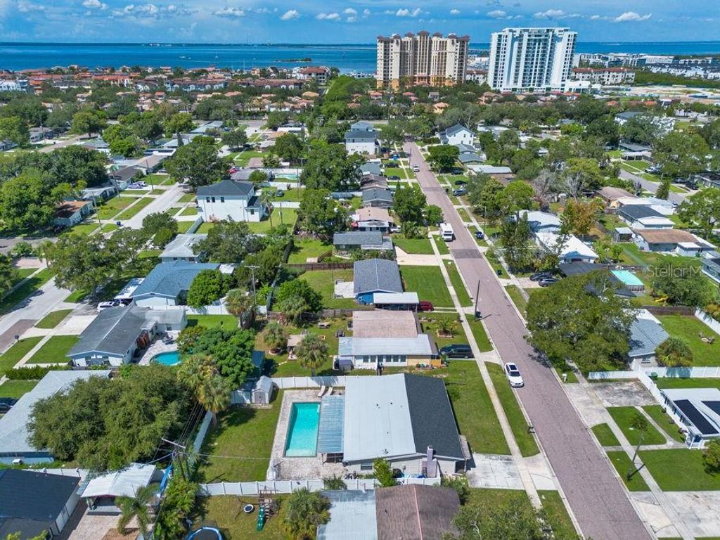 Image 62 of property listing at 4710 W TRILBY AVENUE, Tampa, FL 33616