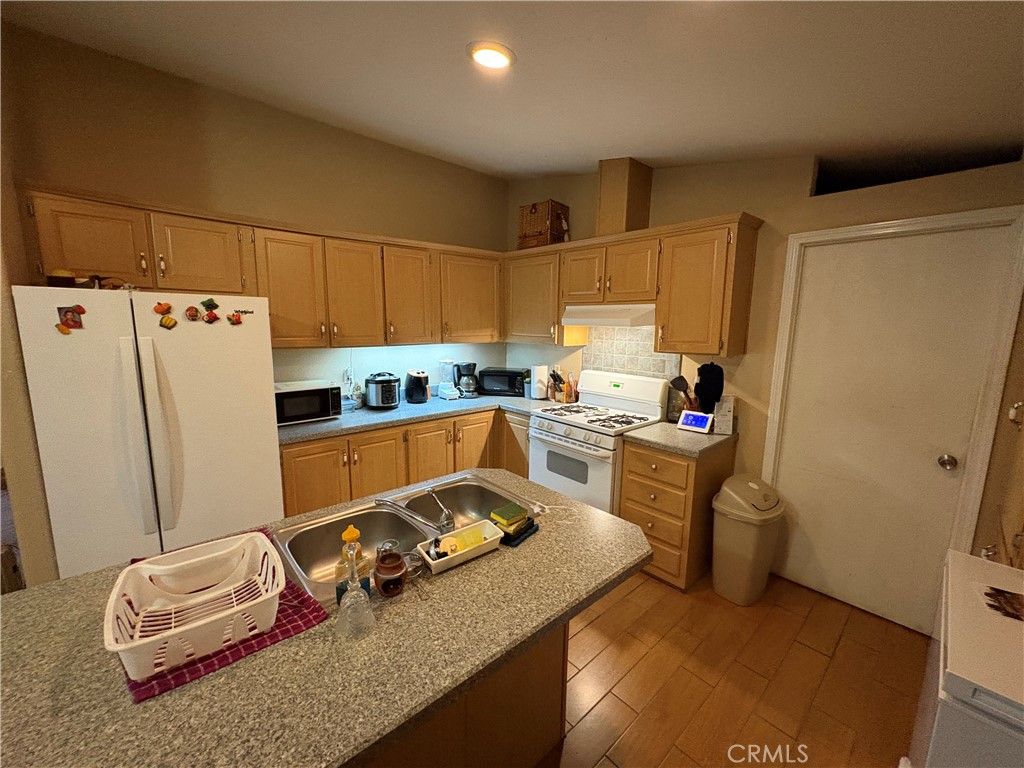 Image 12 of property listing at 6601 Eucalyptus, Bakersfield, CA 93306