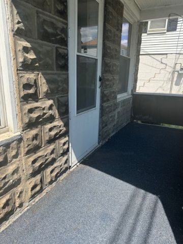 214 5th Ave, New Kensington, PA 15068