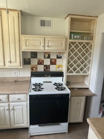 214 5th Ave, New Kensington, PA 15068