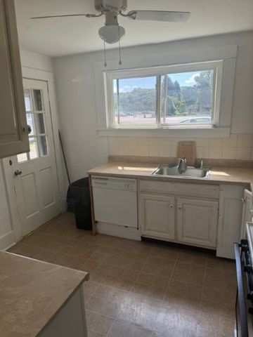 214 5th Ave, New Kensington, PA 15068