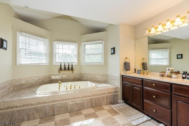 22 Sloping Hill Ter, Wayne Twp., NJ 07470