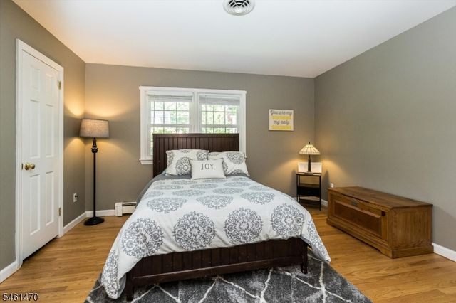 22 Sloping Hill Ter, Wayne Twp., NJ 07470