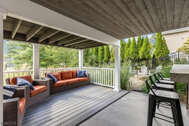 22 Sloping Hill Ter, Wayne Twp., NJ 07470