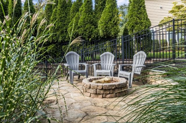 22 Sloping Hill Ter, Wayne Twp., NJ 07470