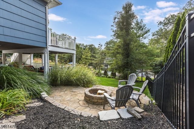 22 Sloping Hill Ter, Wayne Twp., NJ 07470