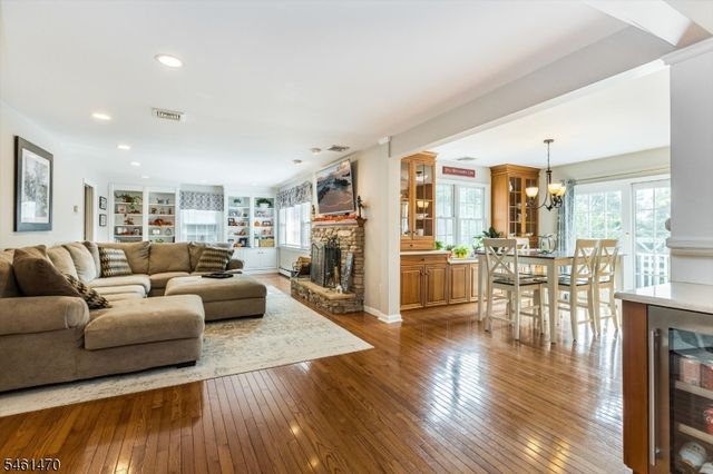22 Sloping Hill Ter, Wayne Twp., NJ 07470
