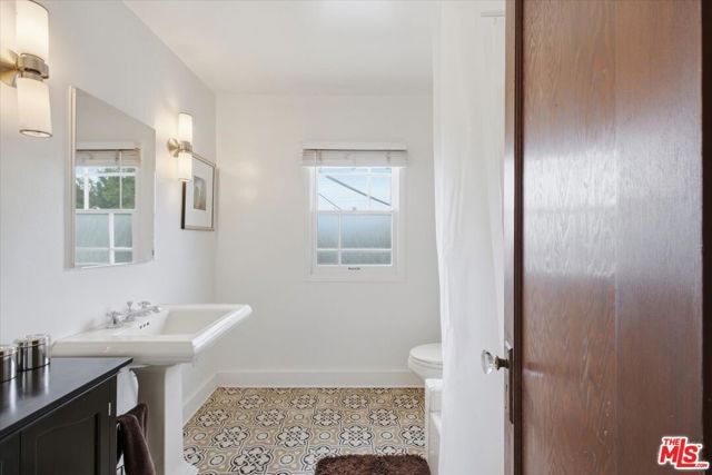 6202 Banner Avenue 1, Los Angeles, CA 90038
