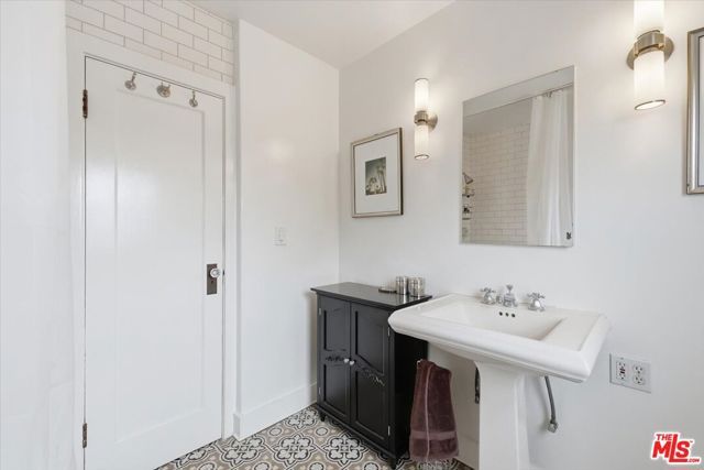 6202 Banner Avenue 1, Los Angeles, CA 90038