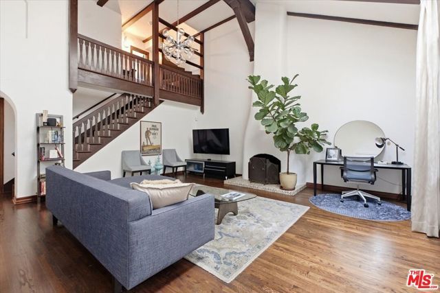6202 Banner Avenue 1, Los Angeles, CA 90038