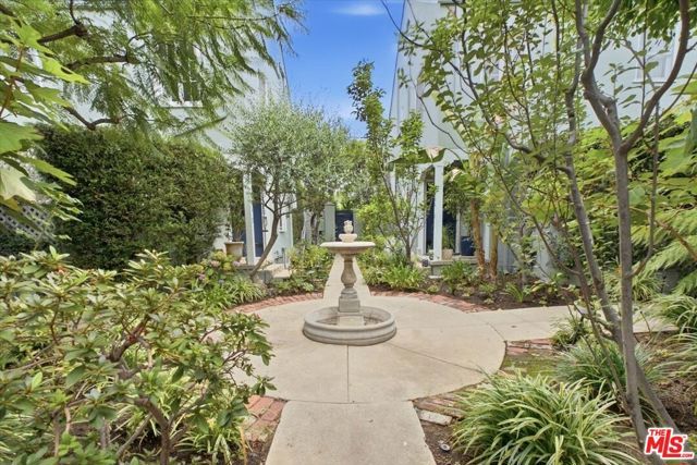 6202 Banner Avenue 1, Los Angeles, CA 90038