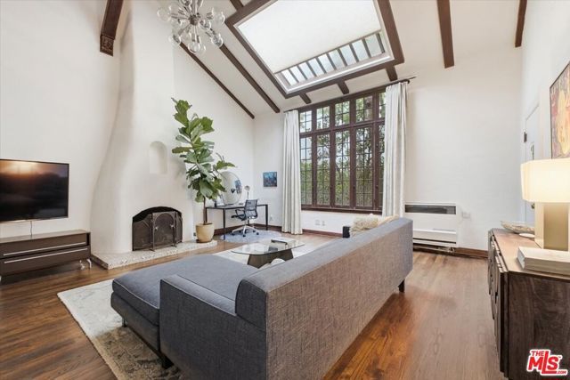 6202 Banner Avenue 1, Los Angeles, CA 90038