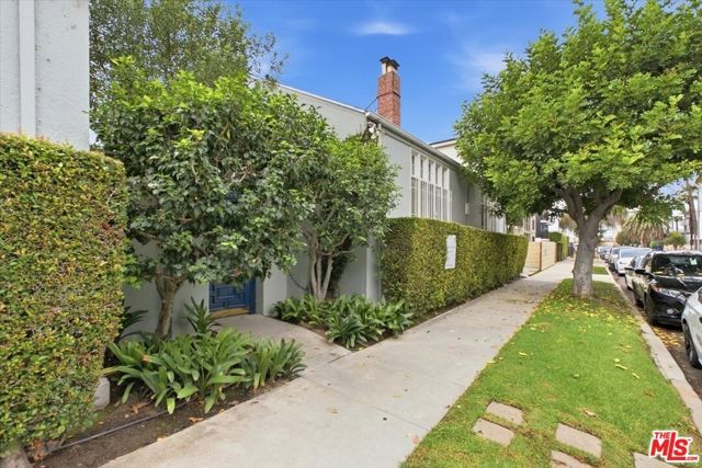 6202 Banner Avenue 1, Los Angeles, CA 90038