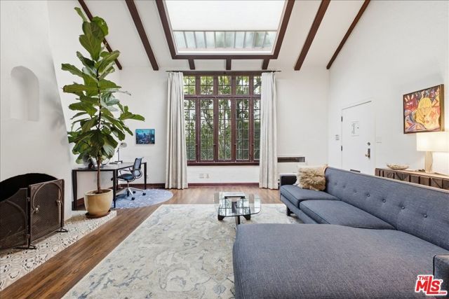6202 Banner Avenue 1, Los Angeles, CA 90038