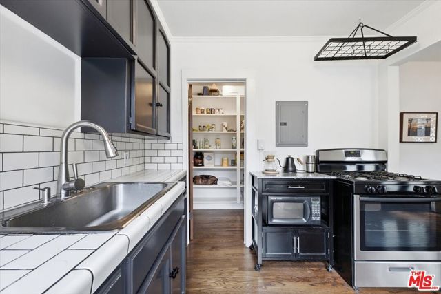 6202 Banner Avenue 1, Los Angeles, CA 90038