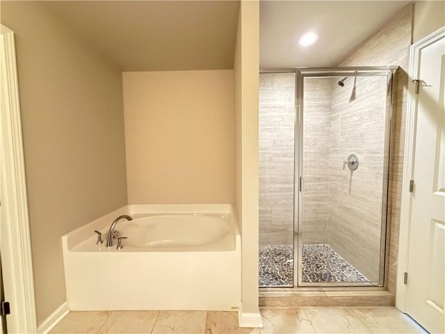 316 Cashes Court, Lilburn, GA 30047