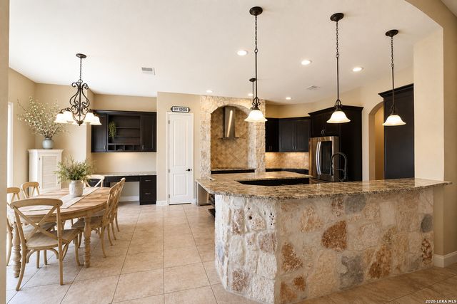 105 N Abrego Crossing, Floresville, TX 78114