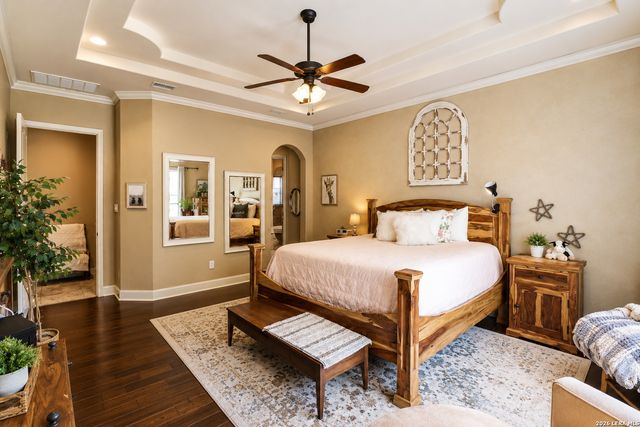 105 N Abrego Crossing, Floresville, TX 78114