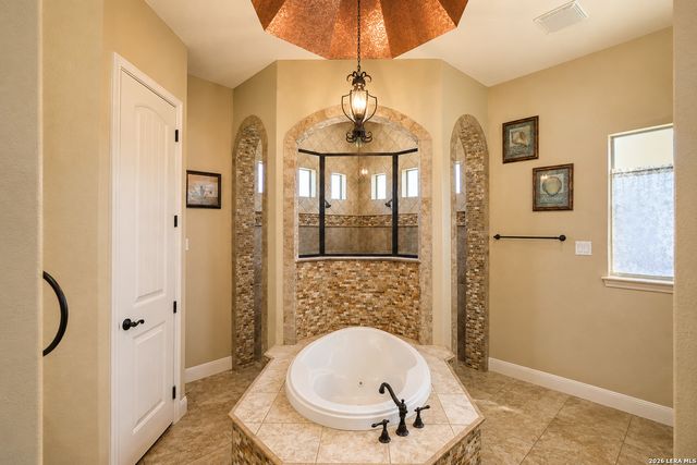 105 N Abrego Crossing, Floresville, TX 78114