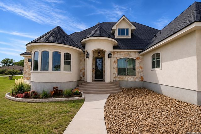 105 N Abrego Crossing, Floresville, TX 78114