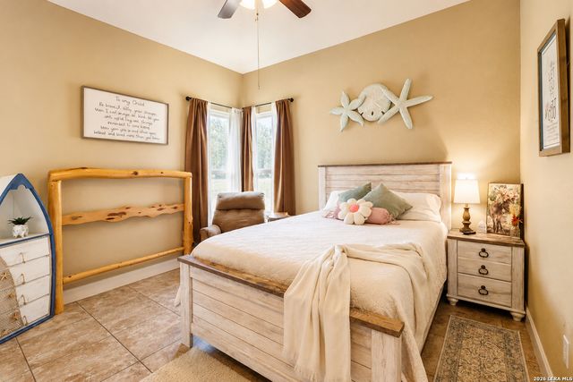 105 N Abrego Crossing, Floresville, TX 78114