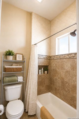 105 N Abrego Crossing, Floresville, TX 78114