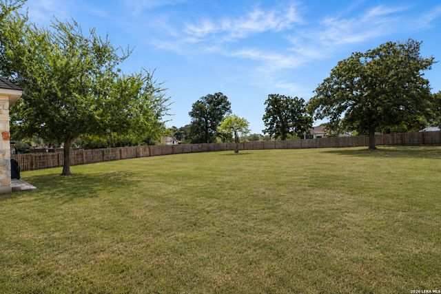 105 N Abrego Crossing, Floresville, TX 78114