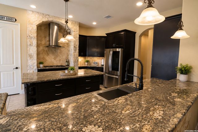 105 N Abrego Crossing, Floresville, TX 78114