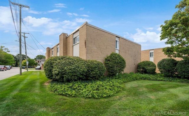 28111 Jefferson Apt A4 Avenue, St Clair Shores, MI 48081