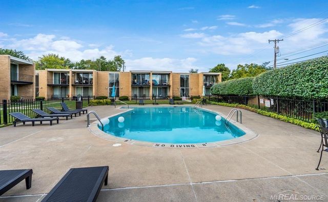 28111 Jefferson Apt A4 Avenue, St Clair Shores, MI 48081