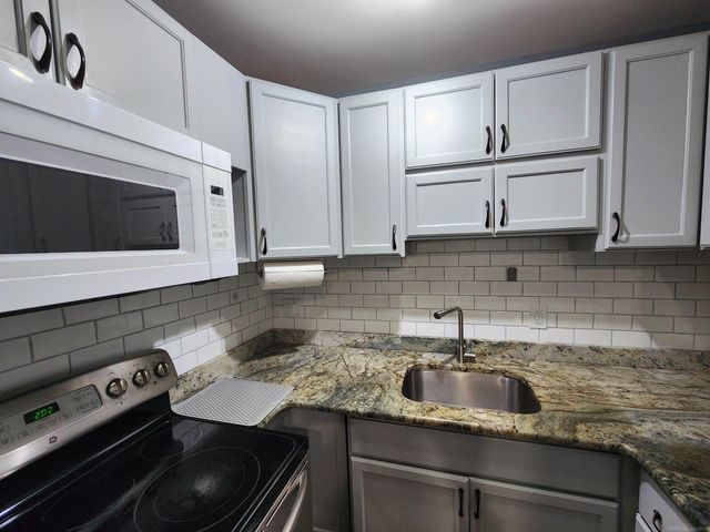 28111 Jefferson Apt A4 Avenue, St Clair Shores, MI 48081