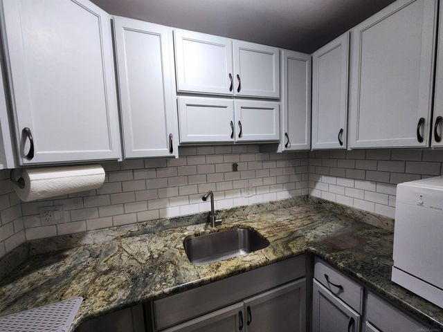 28111 Jefferson Apt A4 Avenue, St Clair Shores, MI 48081