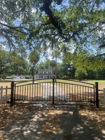 6068 Charleston Highway, Walterboro, SC 29488