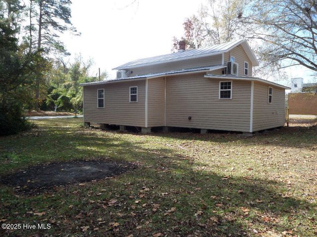 7682 Kershaw Road, Arapahoe, NC 28510