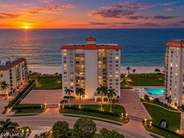 10691 Gulf Shore DR 200, Naples, FL 34108