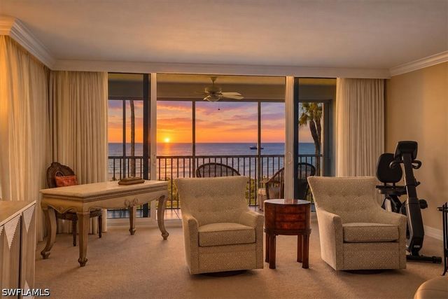 10691 Gulf Shore DR 200, Naples, FL 34108