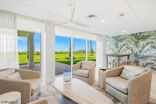 10691 Gulf Shore DR 200, Naples, FL 34108