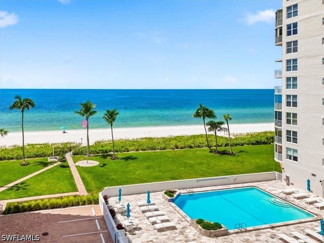 10691 Gulf Shore DR 200, Naples, FL 34108