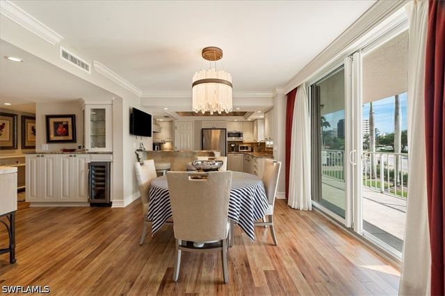10691 Gulf Shore DR 200, Naples, FL 34108