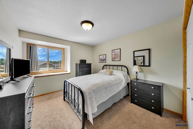 7120 CASTLEWOOD DR, Summerset, SD 57718