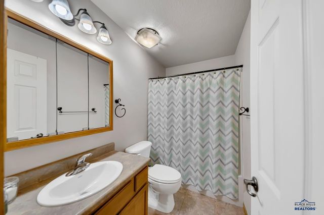 7120 CASTLEWOOD DR, Summerset, SD 57718