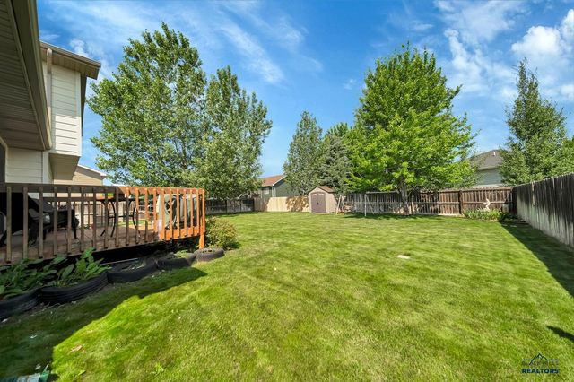 7120 CASTLEWOOD DR, Summerset, SD 57718