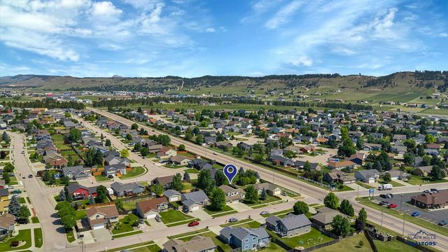 7120 CASTLEWOOD DR, Summerset, SD 57718