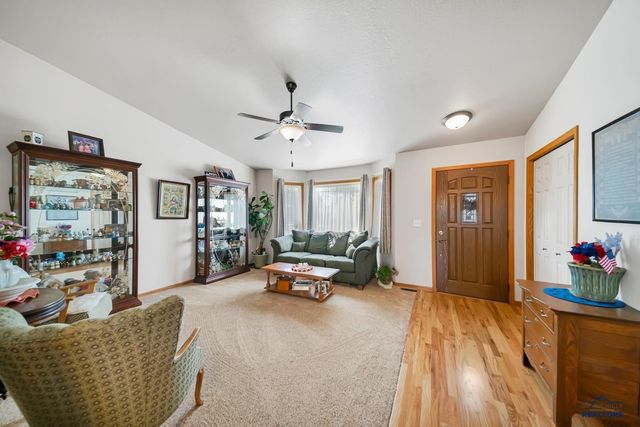 7120 CASTLEWOOD DR, Summerset, SD 57718