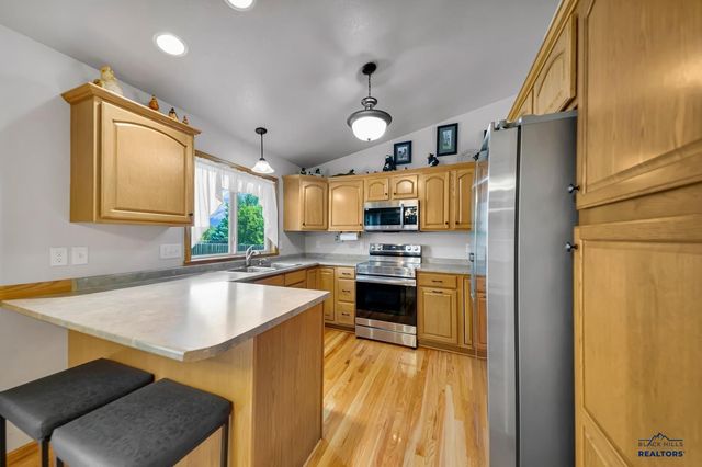 7120 CASTLEWOOD DR, Summerset, SD 57718