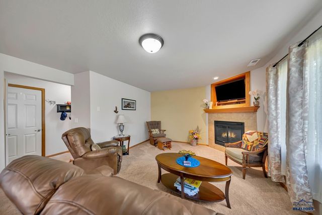 7120 CASTLEWOOD DR, Summerset, SD 57718